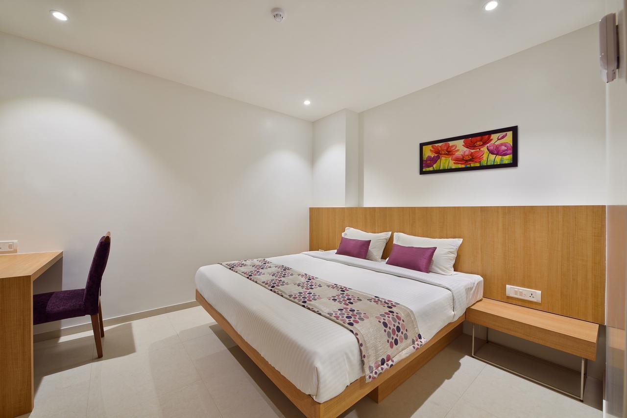 Hotel Leafio-Near Airport Βομβάη Εξωτερικό φωτογραφία