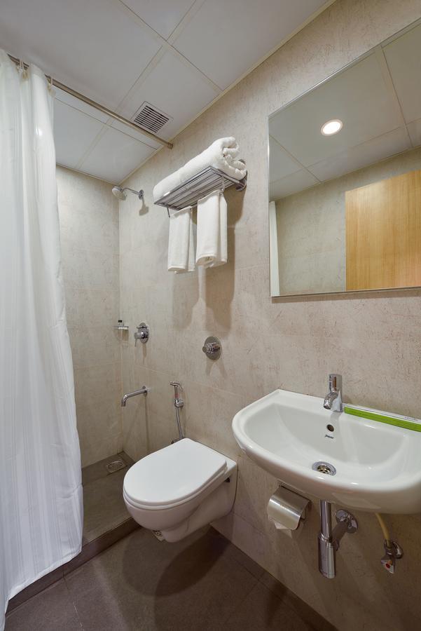 Hotel Leafio-Near Airport Βομβάη Εξωτερικό φωτογραφία