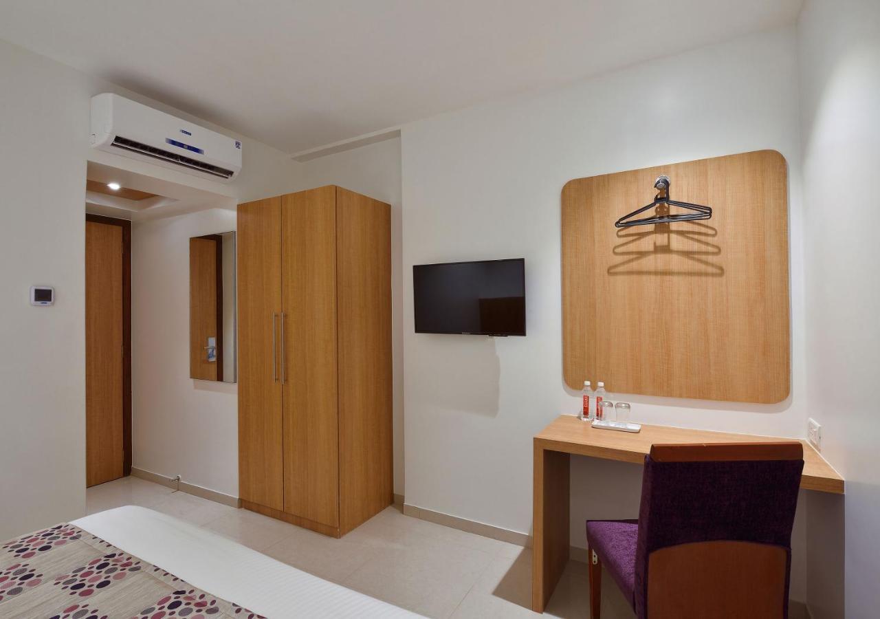 Hotel Leafio-Near Airport Βομβάη Εξωτερικό φωτογραφία