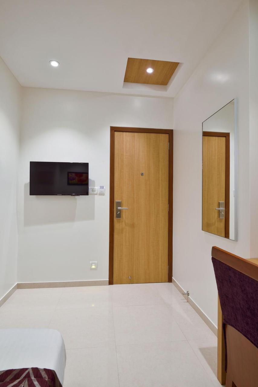 Hotel Leafio-Near Airport Βομβάη Εξωτερικό φωτογραφία