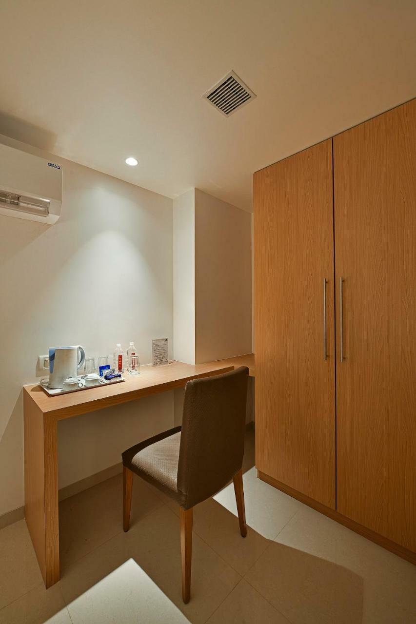 Hotel Leafio-Near Airport Βομβάη Εξωτερικό φωτογραφία