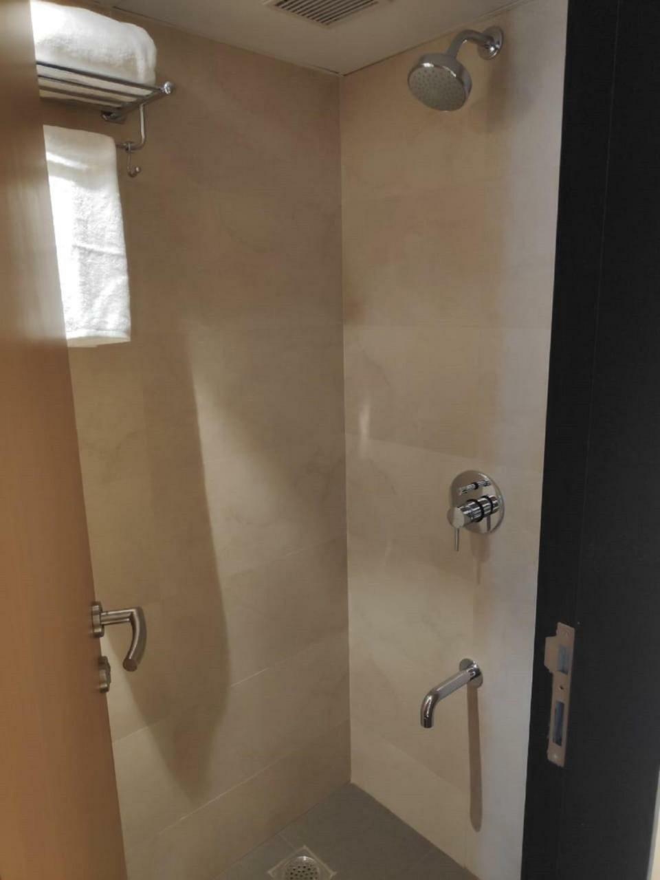 Hotel Leafio-Near Airport Βομβάη Εξωτερικό φωτογραφία